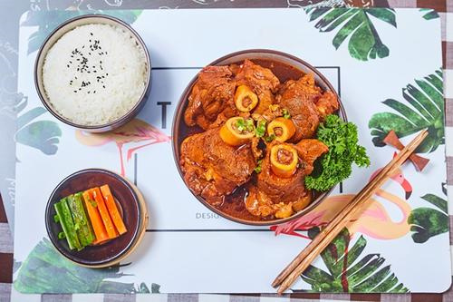 瑞幸咖啡棒骨：告别约束大口吃肉(图1)